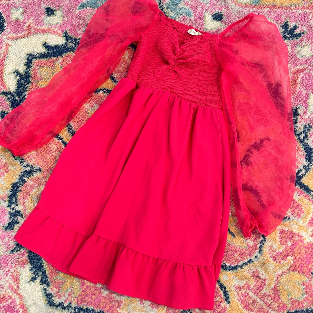 Pink dress. Warn once!